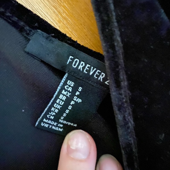 Forever 21 - Crushed Black Velvet Crop Top - size S - Picture 2 of 2